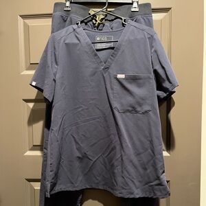 Fig Scrub Set: Steel blue. L top/ L bottoms